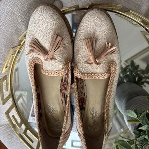 Seychelles Cream Lace Loafers with Tassels